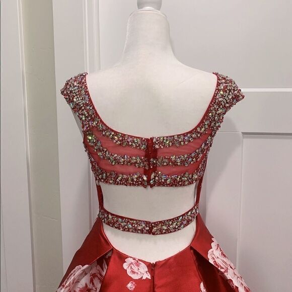 Burgundy Floral-Print Cap Sleeve With Crystal beading, Cocktail Party Dress - Picture 4 of 12